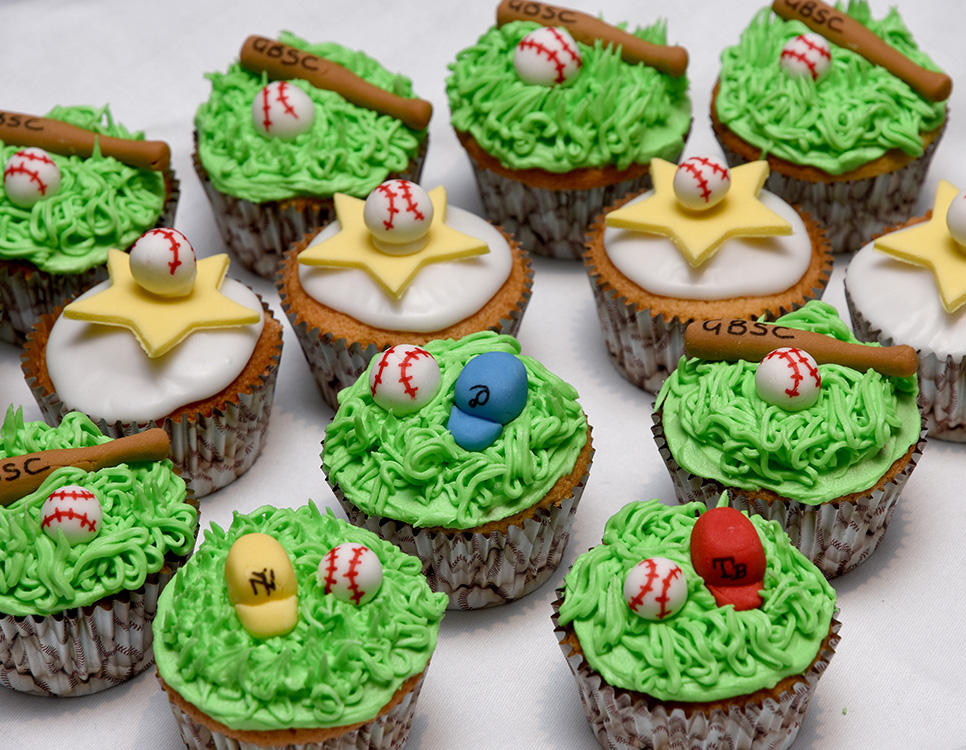 baseball cupcakes_5641